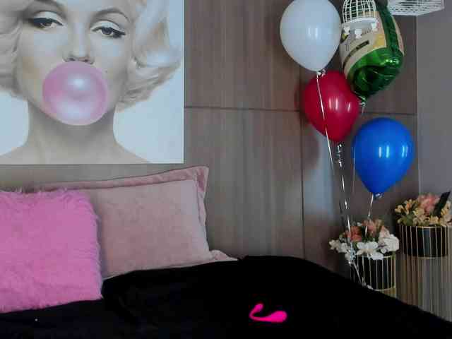 SarayCollins webcam