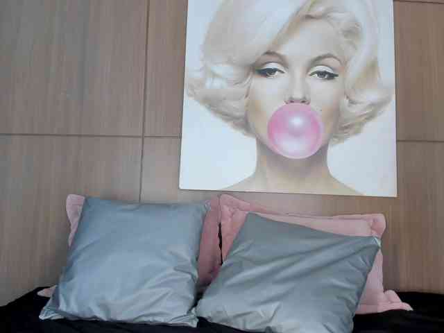 SarayCollins webcam