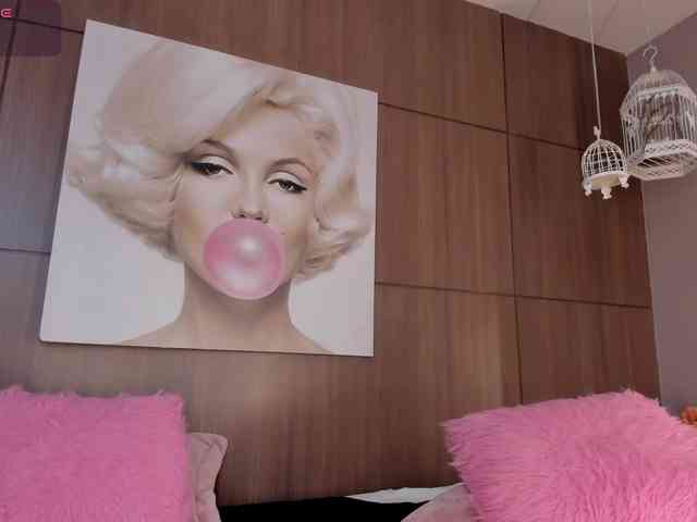 SarayCollins webcam