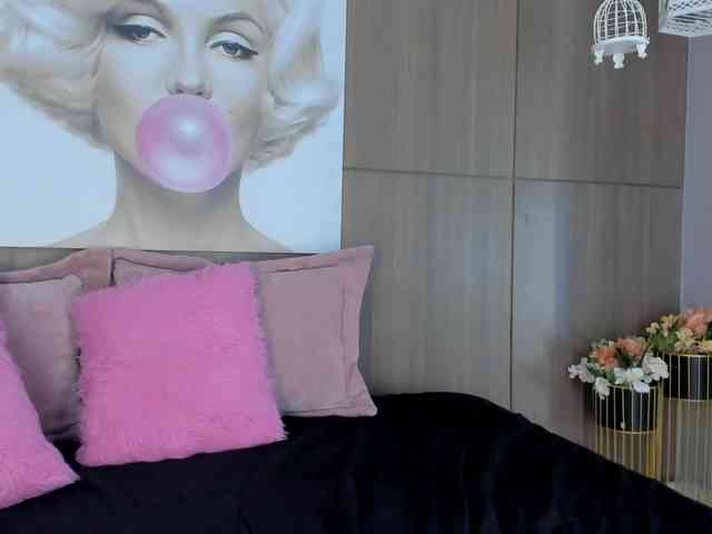 SarayCollins webcam