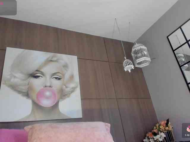 SarayCollins webcam