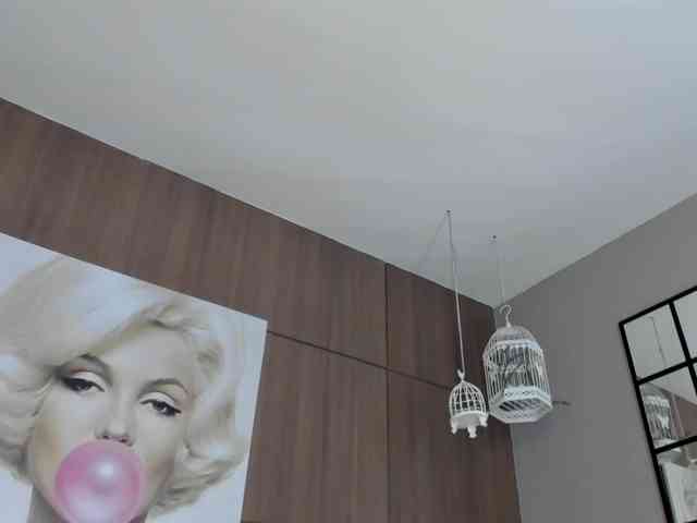 SarayCollins webcam
