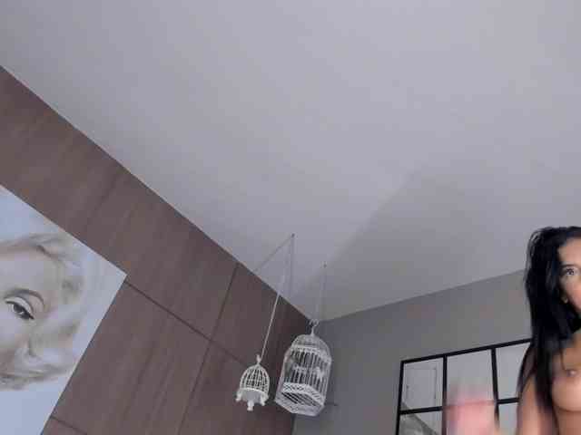 SarayCollins webcam
