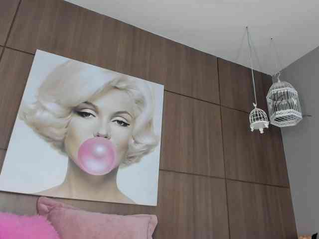 SarayCollins webcam