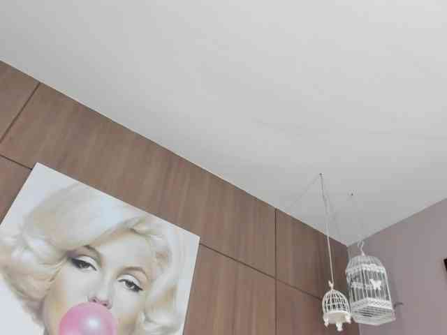 SarayCollins webcam