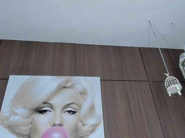 SarayCollins webcam