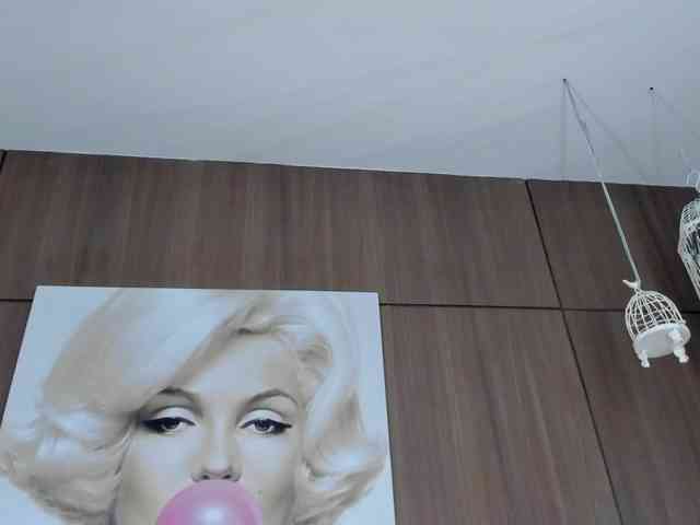 SarayCollins webcam