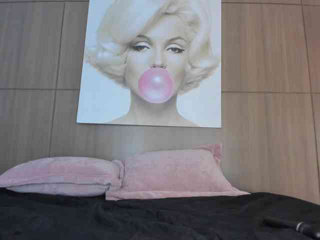 SarayCollins webcam