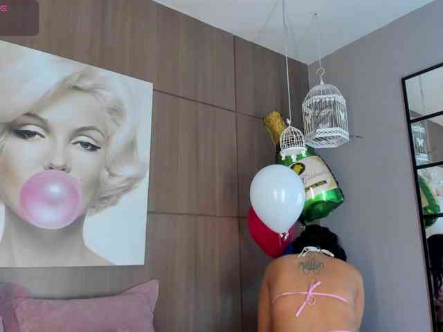 SarayCollins webcam
