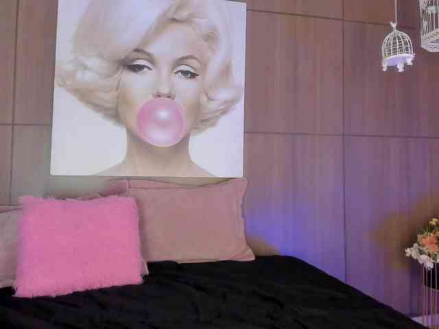 SarayCollins webcam