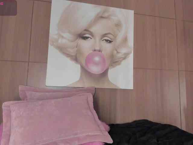 SarayCollins webcam
