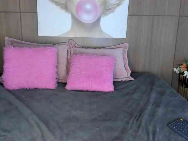 SarayCollins webcam