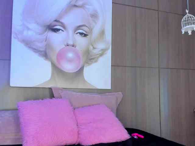 SarayCollins webcam