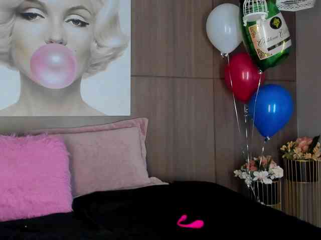 SarayCollins webcam