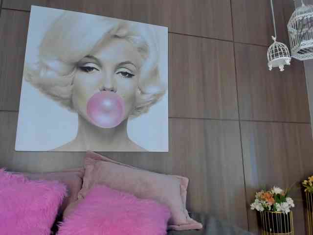 SarayCollins webcam