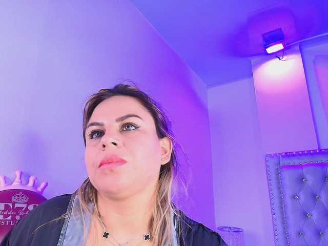 Lia-adams — live female cam
