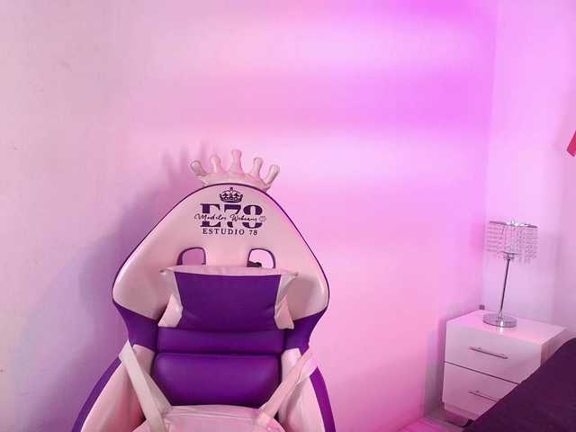 Lia-adams live cam on BongaCams