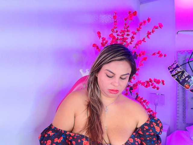 Lia-adams, en vivo ahora en BongaCams