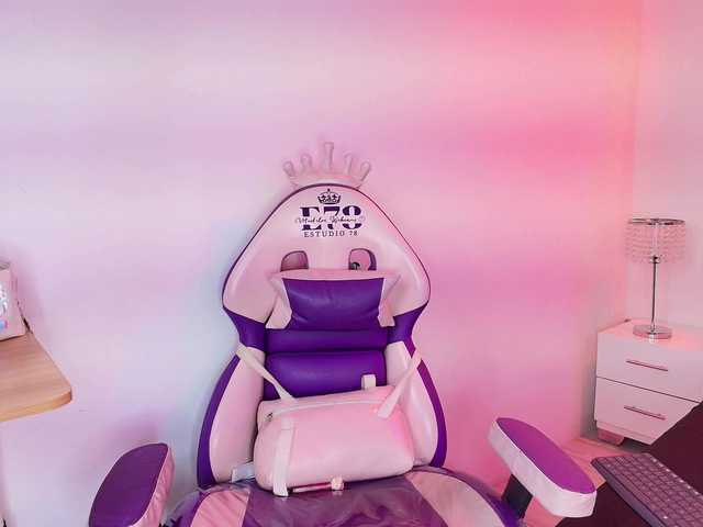 Lia-adams live cam on BongaCams