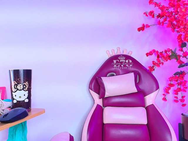 Lia-adams live cam on BongaCams