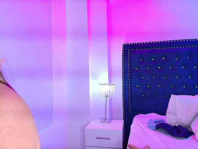 Lia-adams webcam