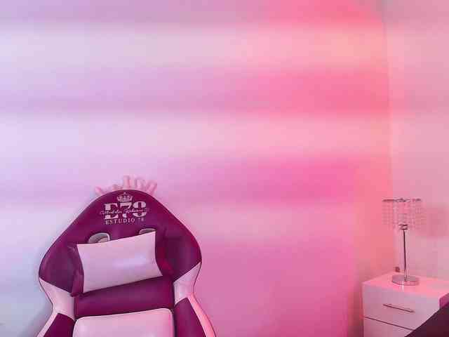 Lia-adams webcam