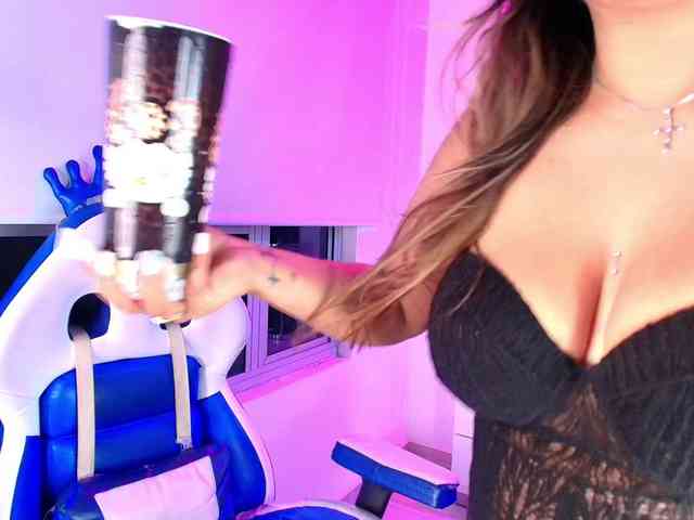 Lia-adams webcam