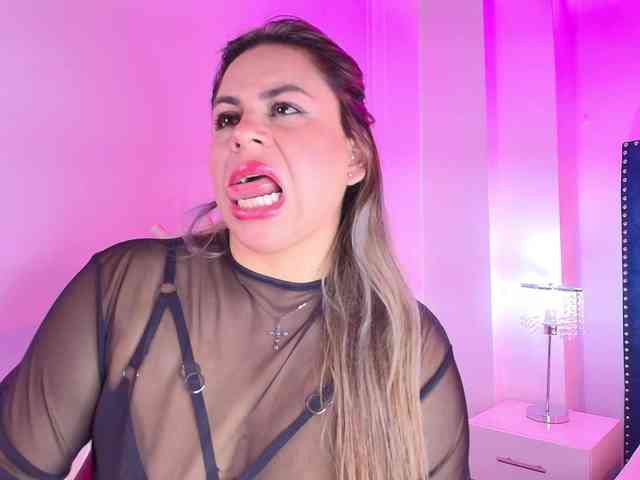 Lia-adams webcam
