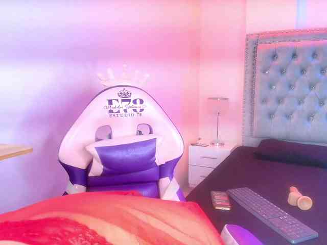 Lia-adams webcam