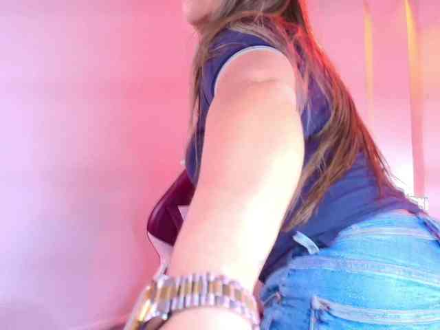 Lia-adams webcam