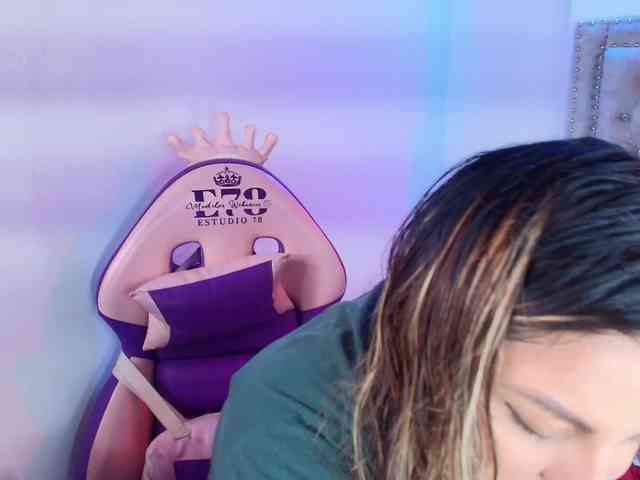 Lia-adams webcam