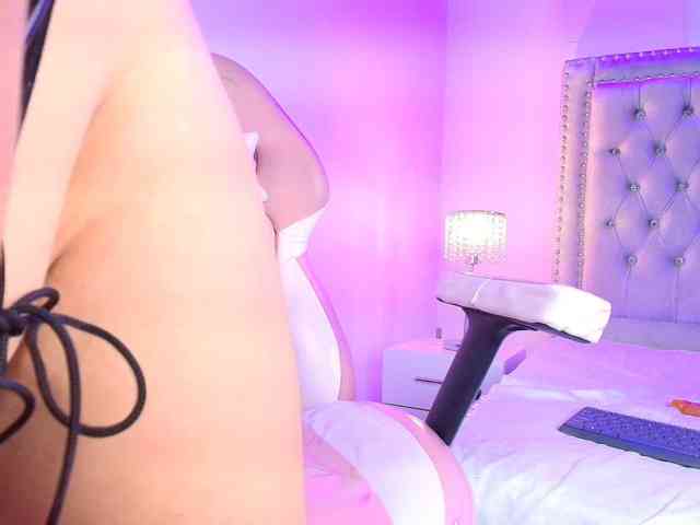 Lia-adams webcam