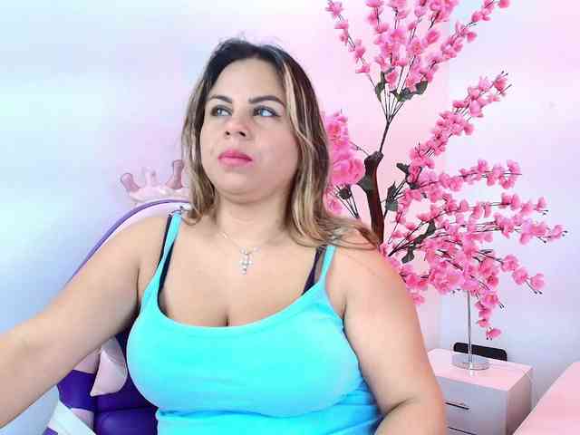 Lia-adams webcam