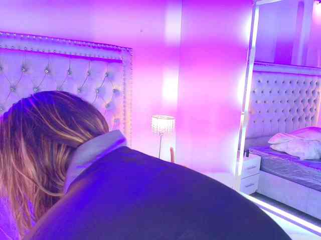 Lia-adams webcam