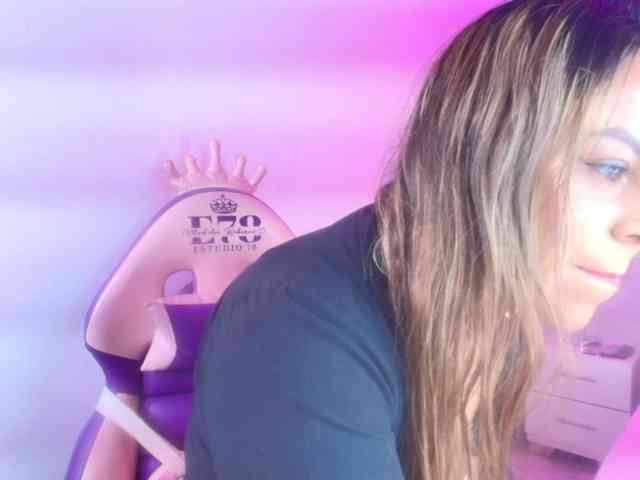 Lia-adams webcam