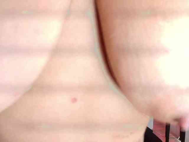 Lia-adams webcam