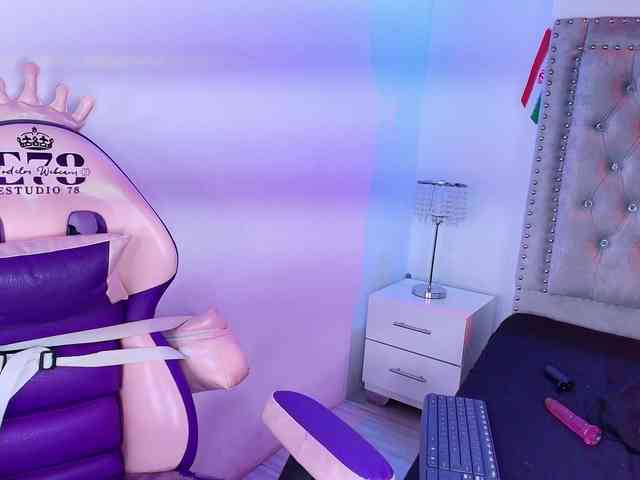 Lia-adams webcam