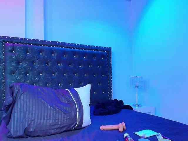 Lia-adams webcam