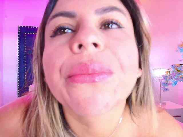 Lia-adams webcam