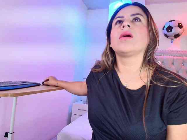 Lia-adams webcam