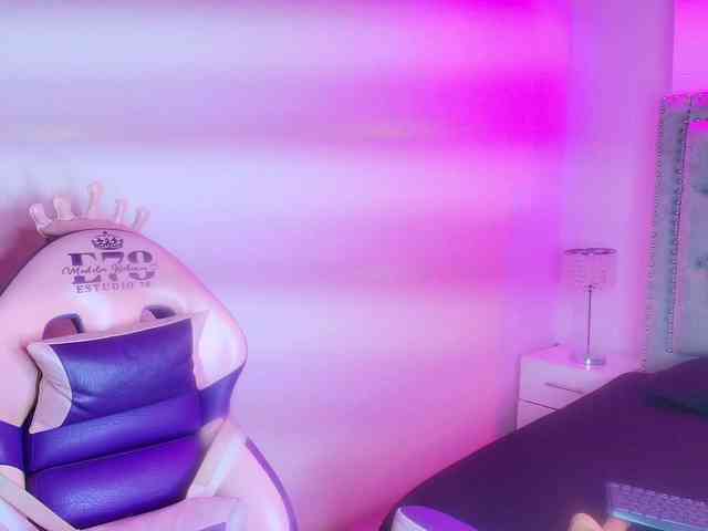 Lia-adams webcam