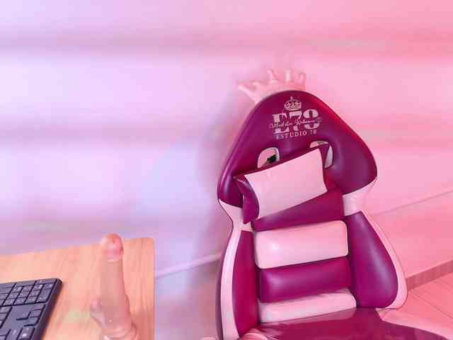Lia-adams webcam