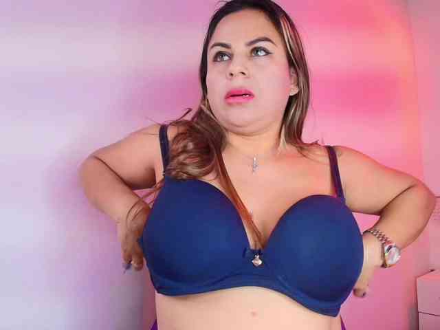 Lia-adams webcam