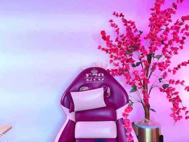 Lia-adams webcam