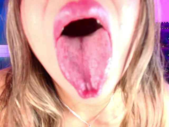 Lia-adams webcam