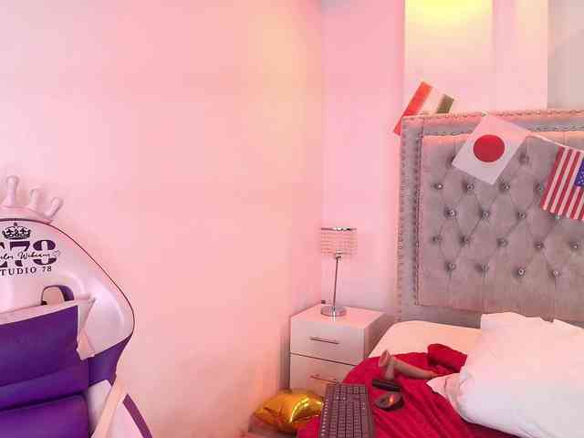 Lia-adams webcam