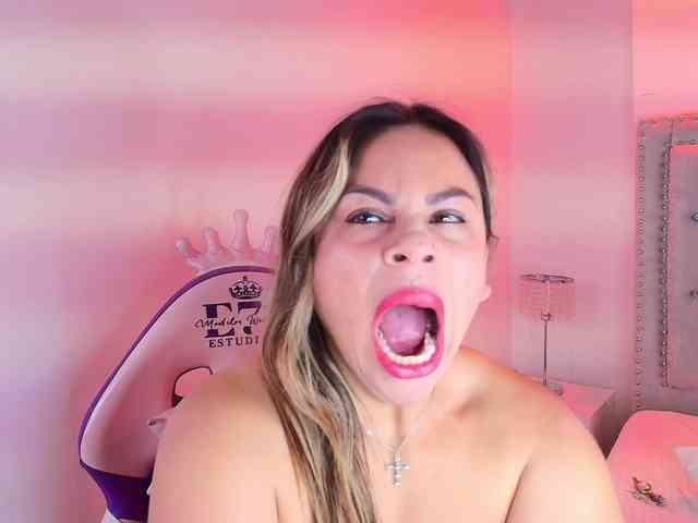 Lia-adams webcam