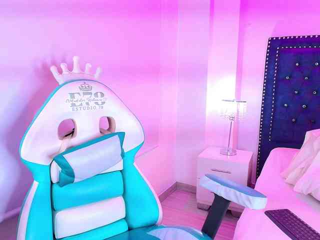 Lia-adams webcam
