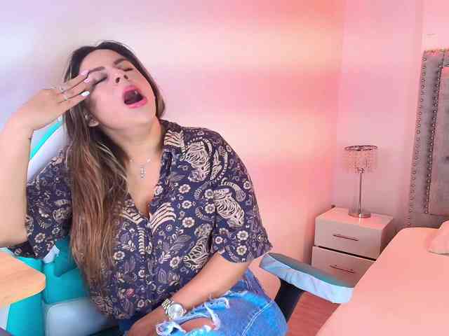 Lia-adams webcam