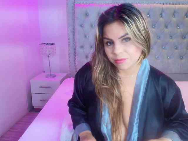 Lia-adams webcam